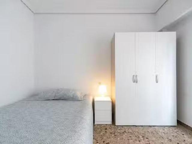¡Recién llegado! Habitación en Carrer Ceramista Godofredo Buen.