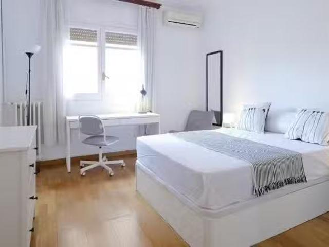 Acogedor Habitación en Carrer de València, La Nova Esquerra de.