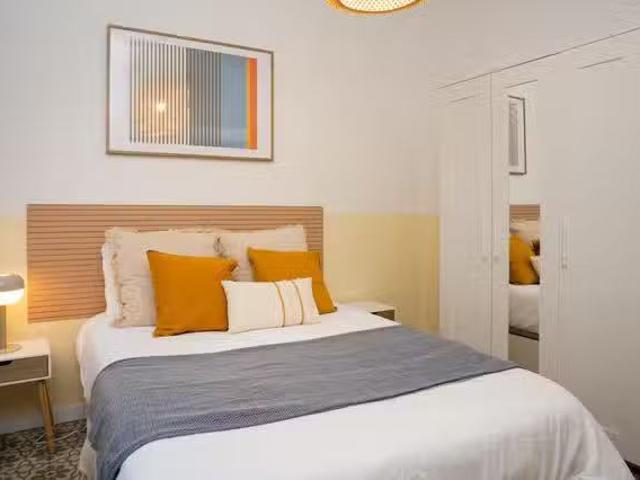 ¡Oferta! Habitación en Carrer de Calàbria, 125