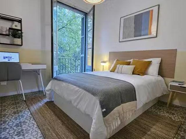Encantador Habitación en Carrer de Calàbria, L'Eixample