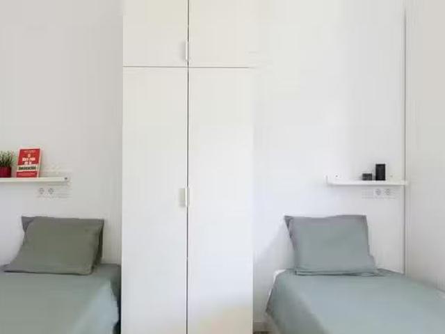 ¡Oferta! Habitación en Carrer de Còrsega, l'Antiga Esquerra de.