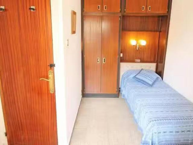 ¡Oferta! Habitación en Carrer de Roger de Flor, Dreta de l'Eix.