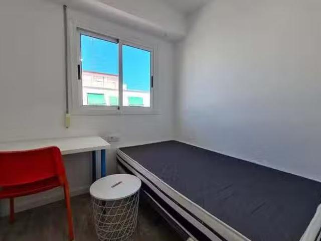 Único Habitación en Carrer dels Sants Just i Pastor