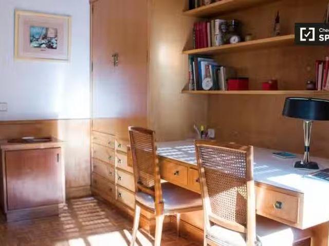 Acogedor Habitación en el apartamento de 4 dormitorios en L’Es.