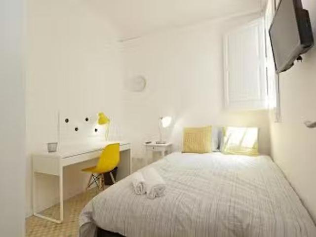 Único Habitación en Gran Via de les Corts Catalanes, La Nova E.