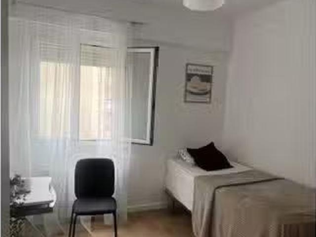 Encantador Habitación en piso compartido en alquiler en Zaragoza