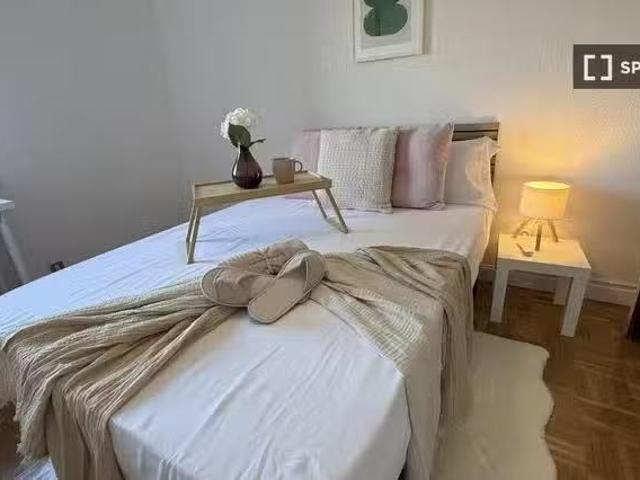 Encantador Habitación en piso compartido en alquiler en Estrel.