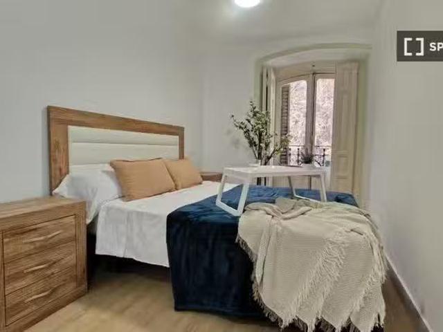 ¡Oferta! Habitación en piso de 5 habitaciones en alquiler en T.