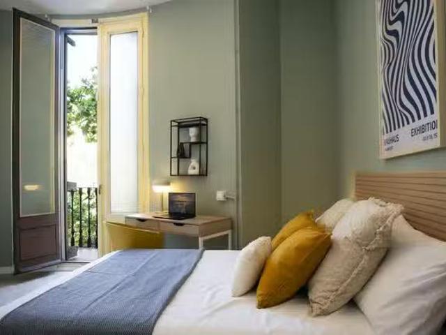 ¡Oferta! Habitación en Pl. de la Universitat, 5
