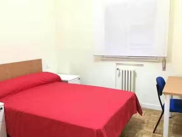 Acogedor Habitación en Ronda de Valencia, Centro