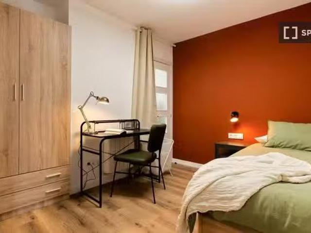 ¡En alquiler! Habitación en un apartamento compartido de 4 hab.