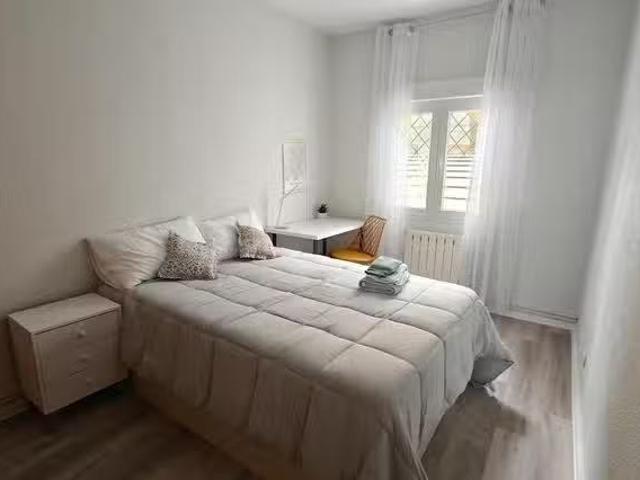 Bonito Habitación en Vía Lusitana, Carabanchel