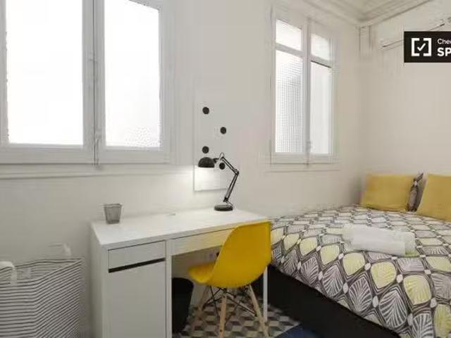 ¡Oferta! Habitación luminosa en alquiler apartamento de 9 dorm.
