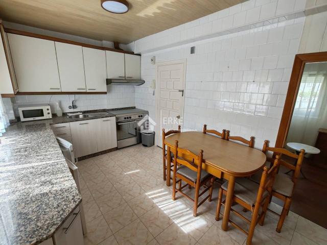 ACOGEDOR PISO CÉNTRICO EN CÉE