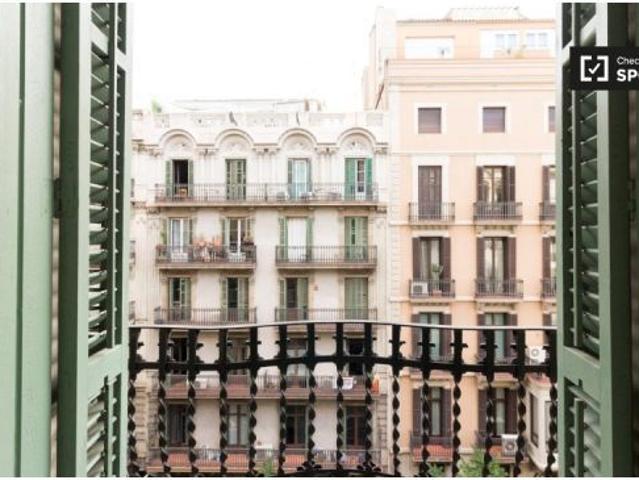 Acogedor piso compartido en Carrer de Balmes Sólo mujeres
