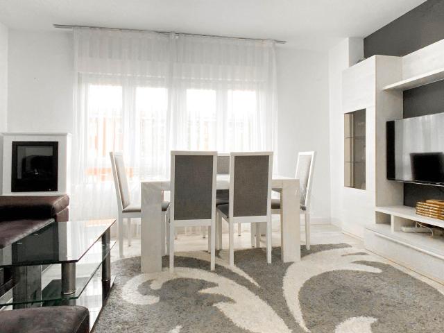 ¡Acogedor piso con 3 dormitorios en Cazoña!