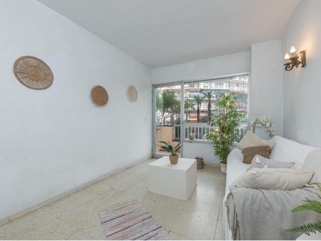 Acogedor piso con terraza a un paso de la playa en el corazón de Fuengirola