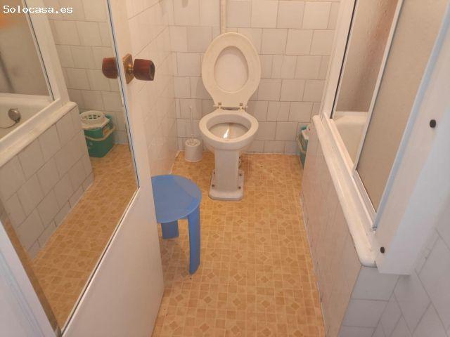 Acogedor Piso con Terraza y Terreno en Malpica ¡Tu Refugio Perfecto!