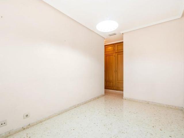 ACOGEDOR PISO CON ASCENSOR, GARAJE Y TRASTERO EN LA FLORIDA