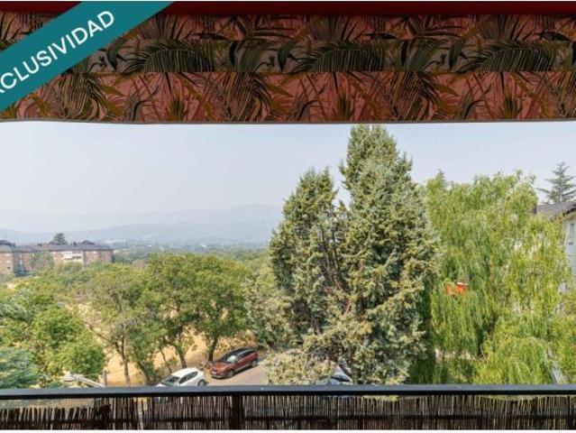 Acogedor piso de dos dormitorios con terraza a vistas espectaculares en Prado San Juan, Guadarrama