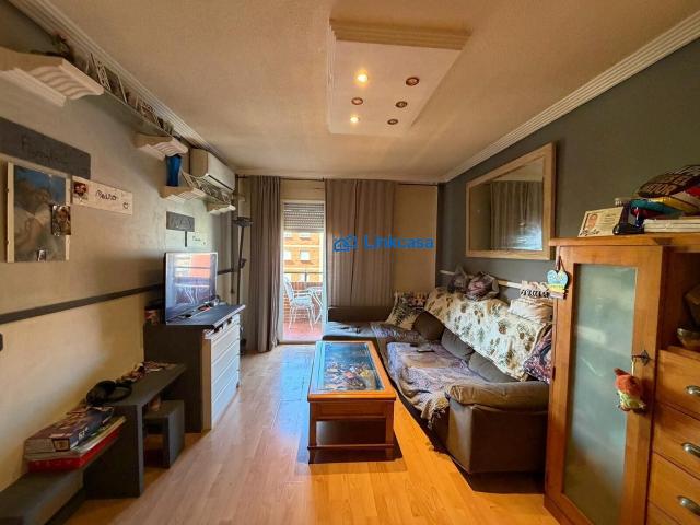 Acogedor piso de tres dormitorios y terraza en el corazón de Móstoles