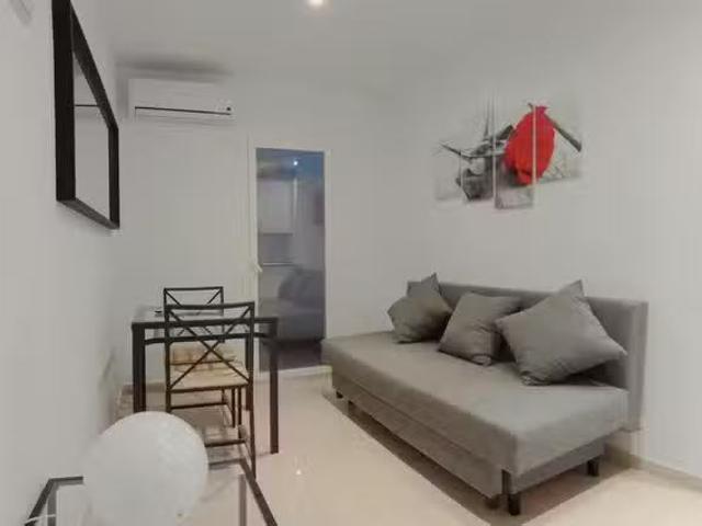 Barato Piso de 1 habitación en Calle de Antonio Prieto, Zofío