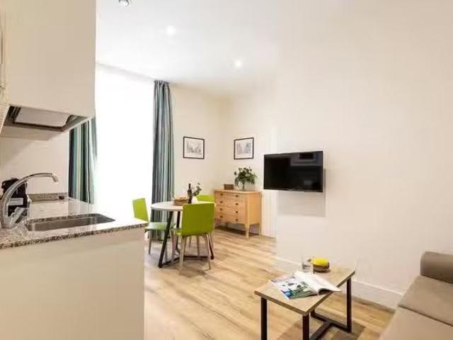 Acogedor Piso de 1 habitación en Calle del Conde de Aranda, Re.