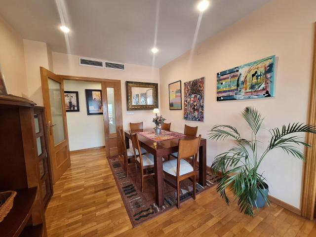 ¡Acogedor Piso en Alquiler con Terraza y Garaje Incluido!