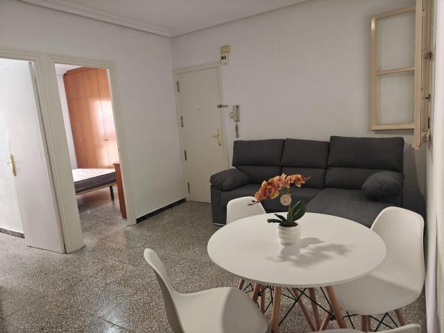 Acogedor Piso en San Crispín, Elche ¡Listo para Entrar a Vivir!