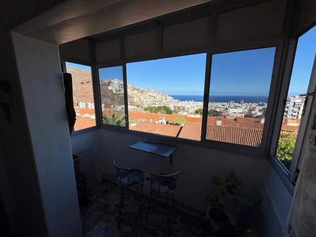 Acogedor piso en Santa Cruz de Tenerife con balcón y vistas