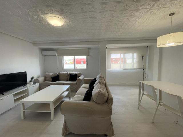 ACOGEDOR PISO PARA ESTUDIANTES / MUY CERCA DE UPV Y PLAYA