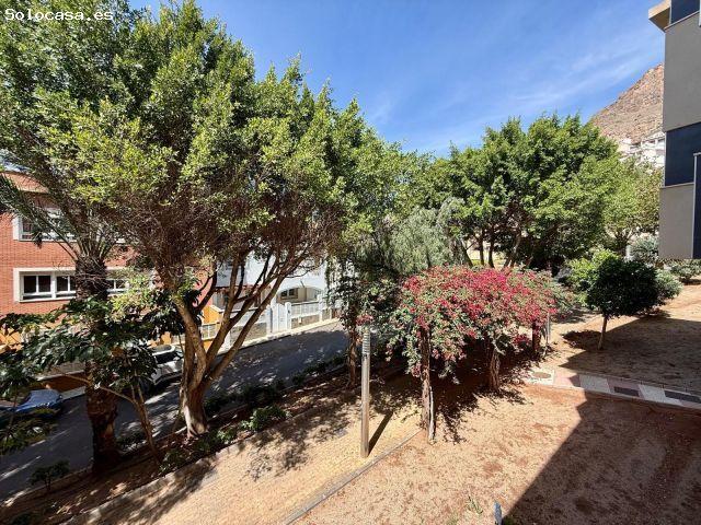 Acogedor Piso Seminuevo en Aguadulce, Almería Ideal para Inversión
