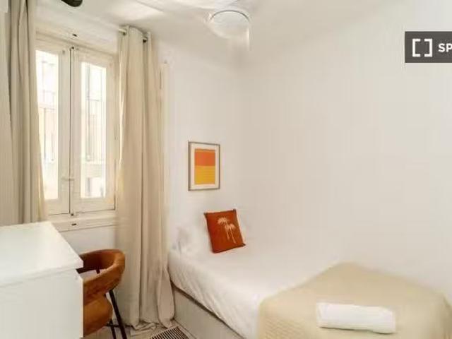 Acogedor Se alquila habitación en piso compartido en Argüelles.