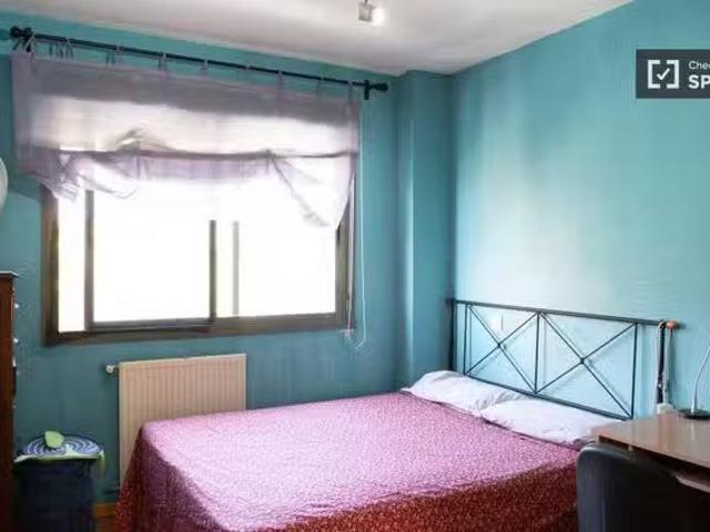 ¡Oferta! Se alquila habitación en piso de 4 habitaciones en Po.