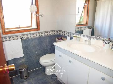 Acogedora casa 4 dorm más servicio San Carlos Apoquindo | 4 Dormitorios por 20500.00 en Las Condes