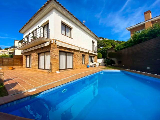 Acogedora casa con vista al mar