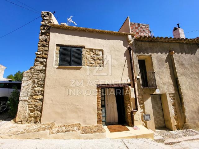 ACOGEDORA CASA DE PUEBLO EN VENTA EN CHERT/XERT