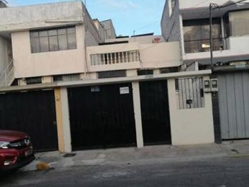 Acogedora Casa en Venta 2 Terrazas y Estacionamiento en Urbanización San José Casa en Venta en Quito Calderón
