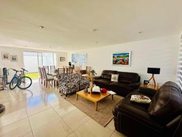 ACOGEDORA CASA EN VENTA CON ESTUDIO EN PB EN JURIQUILLA