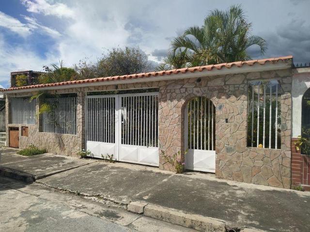Acogedora Casa en San Joaquín a precio de oportunidad