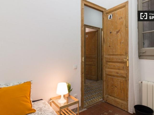 Acogedora habitación compartida en Carrer de Balmes