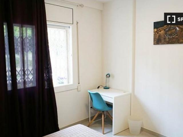 Acogedora habitación con cama doble en alquiler en Eixample