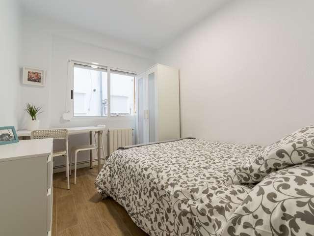 Acogedora habitación en un apartamento de 5 dormitorios en L'Eixample, Valencia