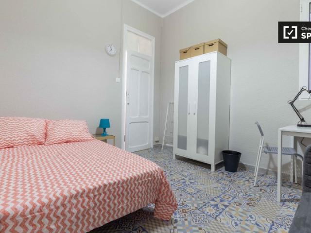 Acogedora habitación en un apartamento de 6 dormitorios en el Eixample, Valencia