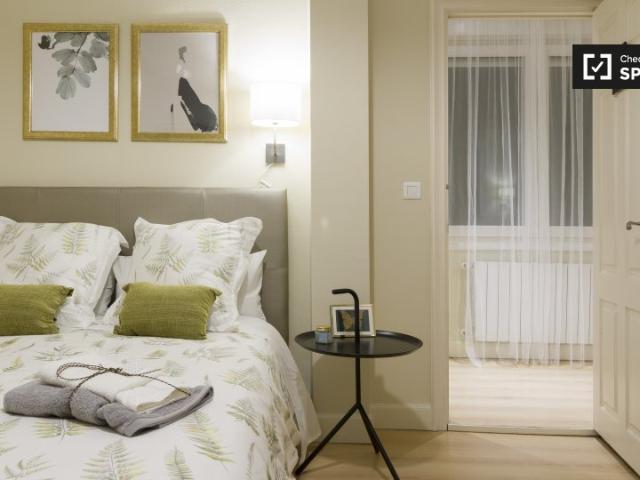 Acogedora habitación en un apartamento de 8 dormitorios en Abando, Bilbao