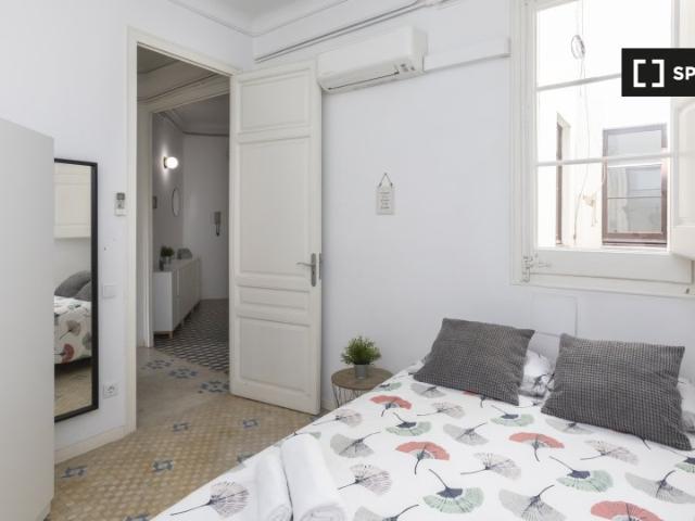 Acogedora habitación en un apartamento de 9 dormitorios en L'Eixample, Barcelona