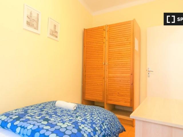 Acogedora habitación en un apartamento de 10 habitaciones en Les Corts, Barcelona