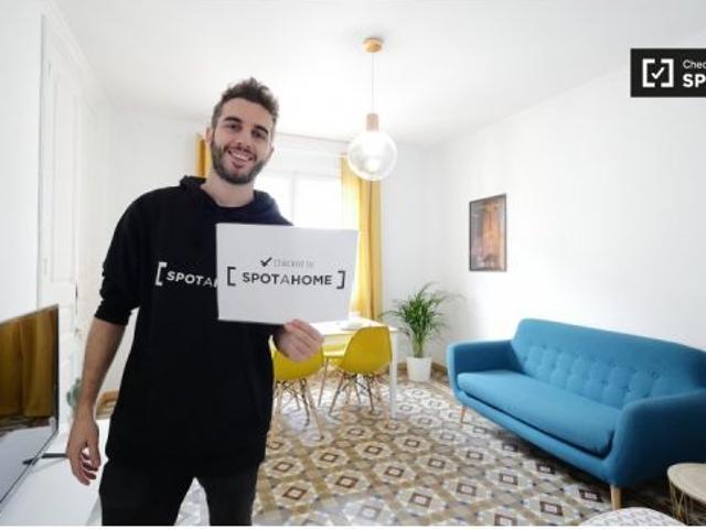 Acogedora habitación en alquiler en un apartamento de 3 dormitorios en Barri Gòtic