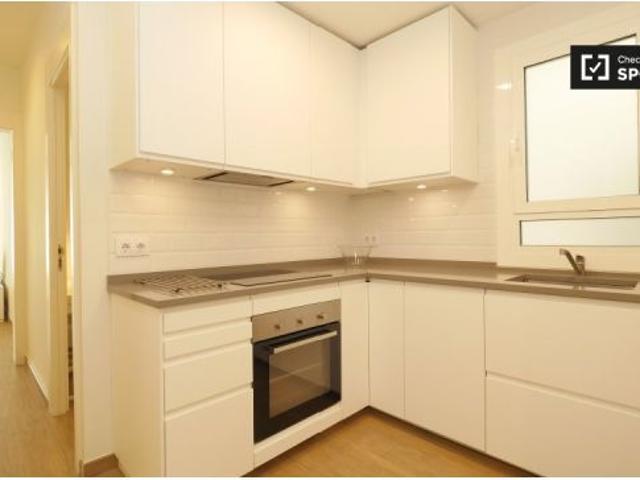 Acogedora habitación en alquiler en un apartamento de 3 dormitorios en Gràcia