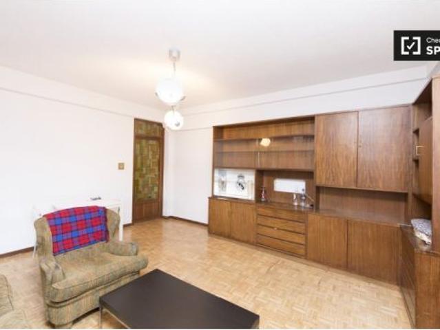 Acogedora habitación en alquiler en apartamento de 4 dormitorios en Ciudad Lineal